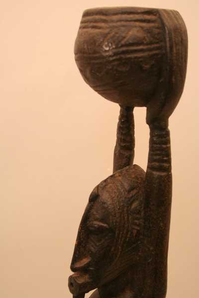 Dogon.(statue), d`afrique : Mali., statuette Dogon.(statue), masque ancien africain Dogon.(statue), art du Mali. - Art Africain, collection privées Belgique. Statue africaine de la tribu des Dogon.(statue), provenant du Mali., 1105/4196.Statue dogon H.52,50cm.x9cm. Représentant une femme avec des gros seins,ou hermaphrodite ayant une bouche ronde avancée avec une barbe, ou labret. Elle est debout,tenant un récipiant au-dessus de la tête.;Les scarifications sur le visage,sur les gros seins et le ventre sont faites avec des dessins géométriques, comme les statues appelées Dyonyeni, associées à la société méridionale Dio ou à la société Kwore.bois à épaise patine noire 1ère moitié du 20eme sc.(Nafaya). art,culture,masque,statue,statuette,pot,ivoire,exposition,expo,masque original,masques,statues,statuettes,pots,expositions,expo,masques originaux,collectionneur d`art,art africain,culture africaine,masque africain,statue africaine,statuette africaine,pot africain,ivoire africain,exposition africain,expo africain,masque origina africainl,masques africains,statues africaines,statuettes africaines,pots africains,expositions africaines,expo africaines,masques originaux  africains,collectionneur d`art africain